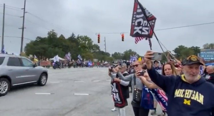 ‘F*ck Joe Biden!’ – Thousands of Trump Supporters Line the Streets to Greet Biden as He Arrives in Howell, Michigan (VIDEO)