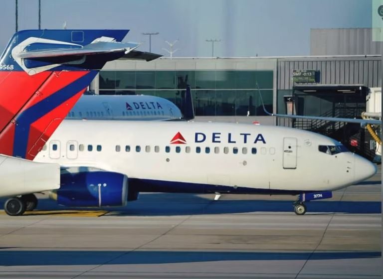 Man Gropes 19-Year-Old Woman on Delta Flight, Claims He Had ‘Nightmare’ That Made His Hands Move Uncontrollably