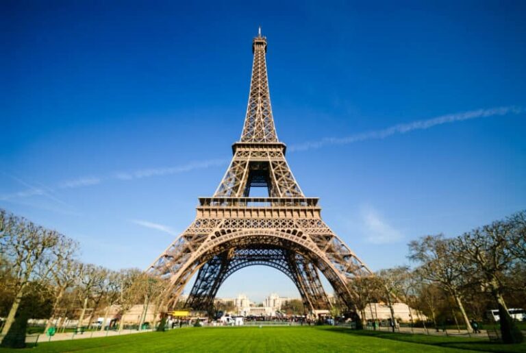 VIDEO: Eiffel Tower Evacuated Over Bomb Threat